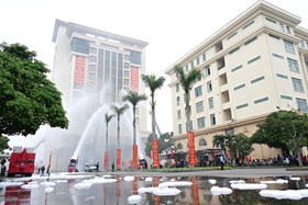 Thực tập phương án chữa cháy và CNCH cấp thành phố năm 2025 phối hợp nhiều lực lượng tại Trường Đại học Y Dược Hải Phòng