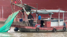 Phòng Cảnh sát giao thông: Xử lý 04 trường hợp khai thác thủy sản bằng điện trên sông Cấm