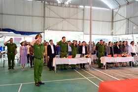 Công an phương Thiên Hương duy trì sinh hoạt chào cờ đầu tháng