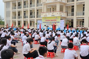 Công an xã Hà Đông tổ chức tuyên truyền phòng chống đuối nước, ma túy và an toàn giao thông tại Trường THCS Thanh Quang