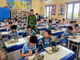 Công an xã Mao Điền chủ động tham mưu bảo đảm an toàn thực phẩm bếp ăn trường học
