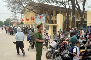 Công an xã Thượng Hồng tăng cường tuần tra, tuyên truyền đảm bảo trật tự an toàn giao thông tại cổng trường học