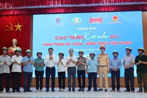 Phòng Cảnh sát giao thông  tuyên truyền an toàn giao thông cho nhân dân hai xã Tiên Minh và Chấn Hưng