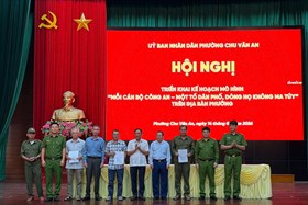 Công an phường Chu Văn An triển khai mô hình “Mỗi cán bộ Công an - Một tổ dân phố, dòng họ không ma túy”