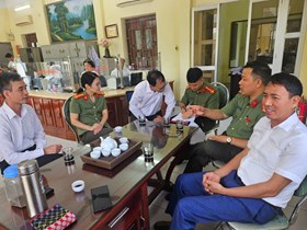 Công an phường Thạch Khôi tăng cường bảo đảm an ninh, an toàn hoạt động tín dụng và kinh doanh vàng, bạc