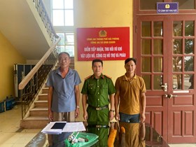 Công an xã Bình Giang đẩy mạnh tuyên truyền, vận động thu hồi vũ khí, vật liệu nổ và công cụ hỗ trợ