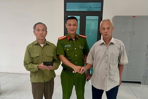 Công an xã Nam Sách hỗ trợ trao trả tài sản đánh rơi cho người dân