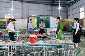 Công an xã Thanh Miện kiểm tra an toàn thực phẩm tại bếp ăn bán trú các trường học trên địa bàn