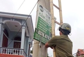 Công an xã Vĩnh Am: Bóc gỡ hơn 600 biển quảng cáo tín dụng đen