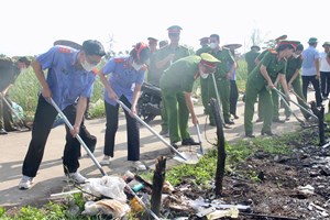 Phòng Cảnh sát kinh tế: Ra quân đồng hành cải tạo môi trường tại khu vực làng nghề Tràng Minh