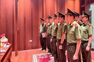Thanh tra Công an thành phố dâng hương tưởng niệm Chủ tịch Hồ Chí Minh