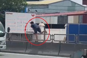 Trạm CSGT An Hưng khuyến cáo về hành vi trèo qua dải phân cách đường bộ