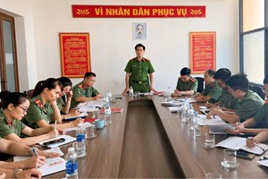 Các đồng chí Ủy viên Ban Thường vụ Đảng ủy, lãnh đạo Công an thành phố dự sinh hoạt chi bộ tại cơ sở