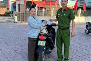 Công an phường An Hải nhanh chóng xác minh, trao trả xe máy cho người dân để quên.