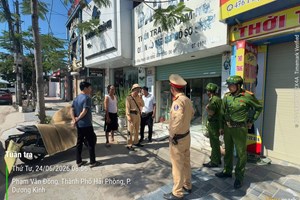 Công an phường Dương Kinh tăng cường tuần tra, kiểm tra bảo đảm trật tự công cộng trên tuyến đường Phạm Văn Đồng