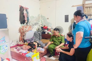 Công an phường Lê Chân kịp thời giúp đỡ một người cao tuổi gặp sự cố nguy hiểm đến tính mạng