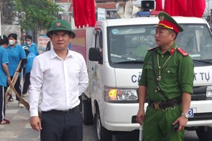 Công an phường Lê Ích Mộc: Cùng các lực lượng đồng loạt ra quân bảo vệ môi trường và trật tự đô thị