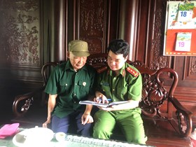 Công an xã Lạc Phượng tăng cường tuyên truyền phòng ngừa lừa đảo đối với cựu chiến binh