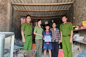 Công an xã Thái Tân tổ chức thăm, tặng quà trẻ em khó khăn nhân ngày Quốc tế Thiếu nhi 01/06