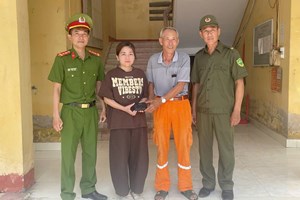 Công an xã Thượng Hồng phối hợp trao trả tài sản cho người đánh mất