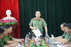 Đại tá Lê Đức Thành - Phó Giám đốc CATP kiểm tra công tác Công an 6 tháng đầu năm và 1 năm vận hành mô hình chính quyền địa phương 2 cấp tại Công an một số địa phương