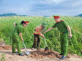 Phòng Cảnh sát kinh tế: Trồng hơn 40 cây xanh tại khu vực làng nghề Tràng Minh
