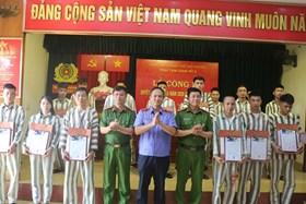 Trại tạm giam số 2 – CATP: Công bố Quyết định đặc xá cho 18 phạm nhân