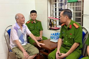 Công an phường Ngô Quyền tri ân gia đình thân nhân liệt sĩ, cựu chiến sĩ Công an nhân dân