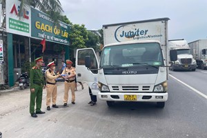Công an xã Mao Điền chủ động phối hợp tuyên truyền, xử lý vi phạm trật tự công cộng và hành vi dừng, đỗ xe sai quy định