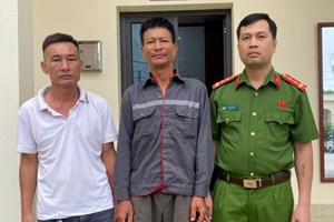 Công an xã Mao Điền giúp đỡ người đàn ông không minh mẫn đi lạc về với gia đình an toàn