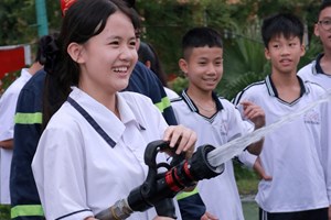 Đội Chữa cháy và cứu nạn cứu hộ khu vực 4 tổ chức trải nghiệm PCCC và CNCH cho người dân và học sinh