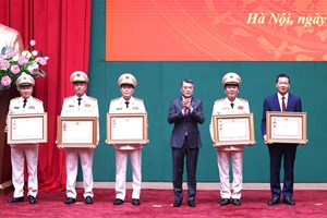 Nhiều tập thể, cá nhân có thành tích xuất sắc trong công tác, chiến đấu được khen thưởng