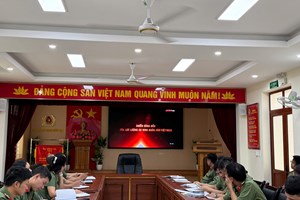 Phòng An ninh điều tra tổ chức xem phim phóng sự về truyền thống lực lượng An ninh nhân dân