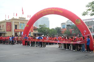CBCS Công an thành phố đồng loạt tham gia Hoạt động đi bộ toàn quốc “Cùng Việt Nam tiến bước” năm 2026