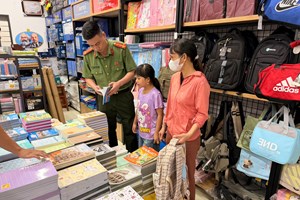 Công an xã Hà Nam đồng hành cùng “Con nuôi công an xã” chuẩn bị năm học mới