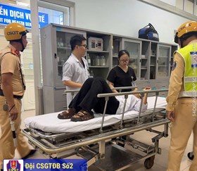 Đội Cảnh sát giao thông đường bộ số 2 mở đường, hỗ trợ đưa cụ ông 84 tuổi đi cấp cứu kịp thời