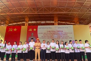 Phòng Cảnh sát giao thông: Tuyên truyền trật tự an toàn giao thông và phòng chống đuối nước cho học sinh Đặc khu Cát Hải
