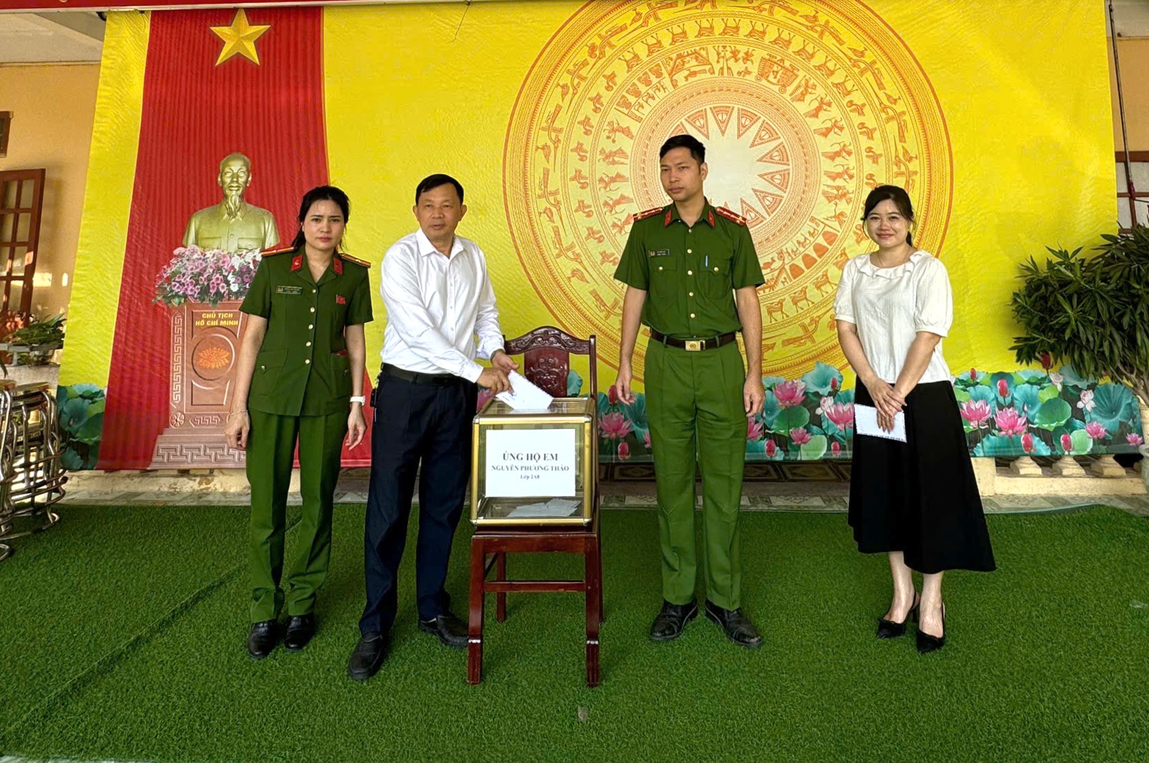 Chi đoàn Công an xã Mao Điền chung tay quyên góp, ủng hộ học sinh mắc bệnh hiểm nghèo