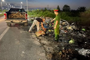 Công an phường An Hải xử lý trường hợp có hành vi vất rác thải không đúng nơi quy định