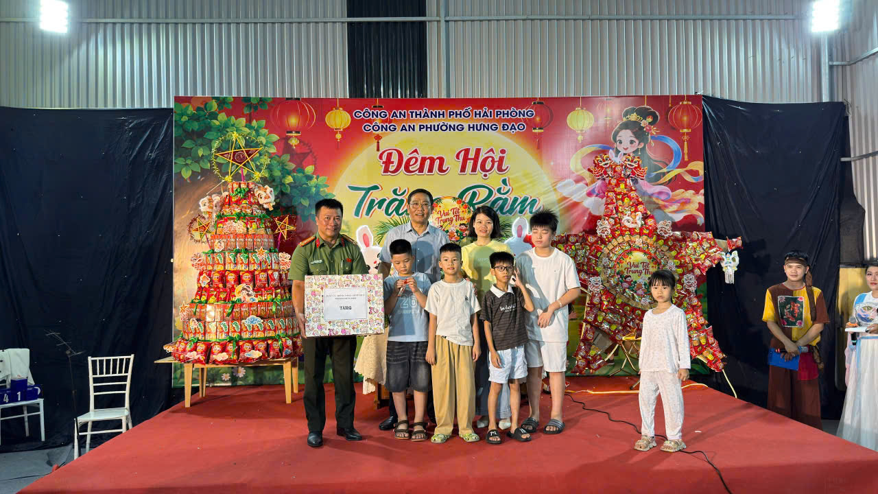 Công an phường Hưng Đạo tổ chức "Đêm hội Trăng rằm 2026": Ấm áp nghĩa tình, tiếp bước tương lai