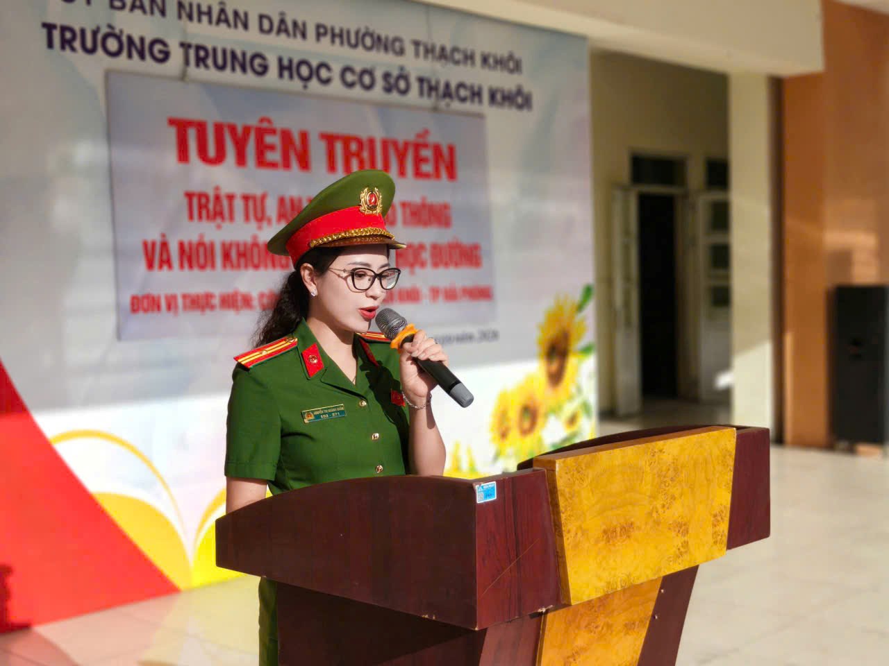 Công an phường Thạch Khôi tuyên truyền TTATGT, phòng, chống ma túy học đường