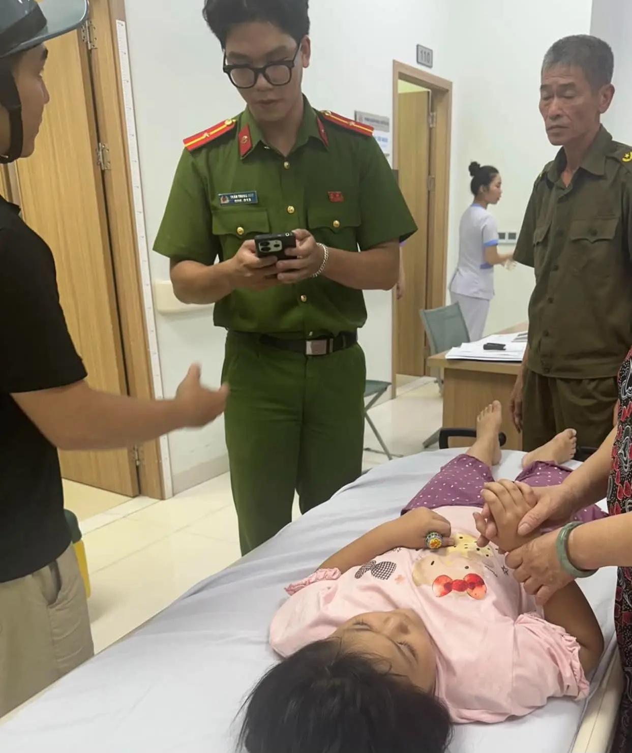 Công an phường Thủy Nguyên  kịp thời hỗ trợ đưa cháu bé bị tai nạn đến bệnh viện cấp cứu