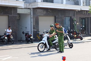 Công an xã Hà Bắc: Đổi mới hình thức tuyên truyền, hướng dẫn lái xe an toàn tại các điểm công cộng