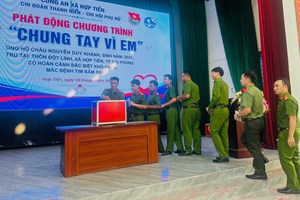 Công an xã Hợp Tiến lan toả yêu thương, chung tay tiếp sức cho cháu Nguyễn Duy Khánh