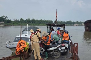 Công an xã Hợp Tiến tăng cường tuyên truyền, bảo đảm trật tự, an toàn giao thông đường thủy