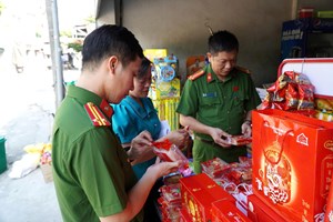 Công an xã Mao Điền: Chủ động tham mưu ra quân kiểm tra an toàn thực phẩm, ngăn chặn hàng giả dịp Tết Trung thu