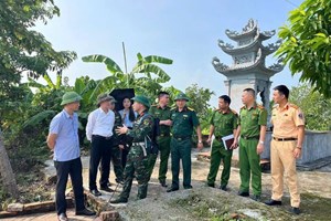 Công an xã Vĩnh Bảo đảm bảo an ninh trật tự, phối hợp khảo sát thực địa bằng radar xuyên đất tìm kiếm mộ tập thể liệt sĩ