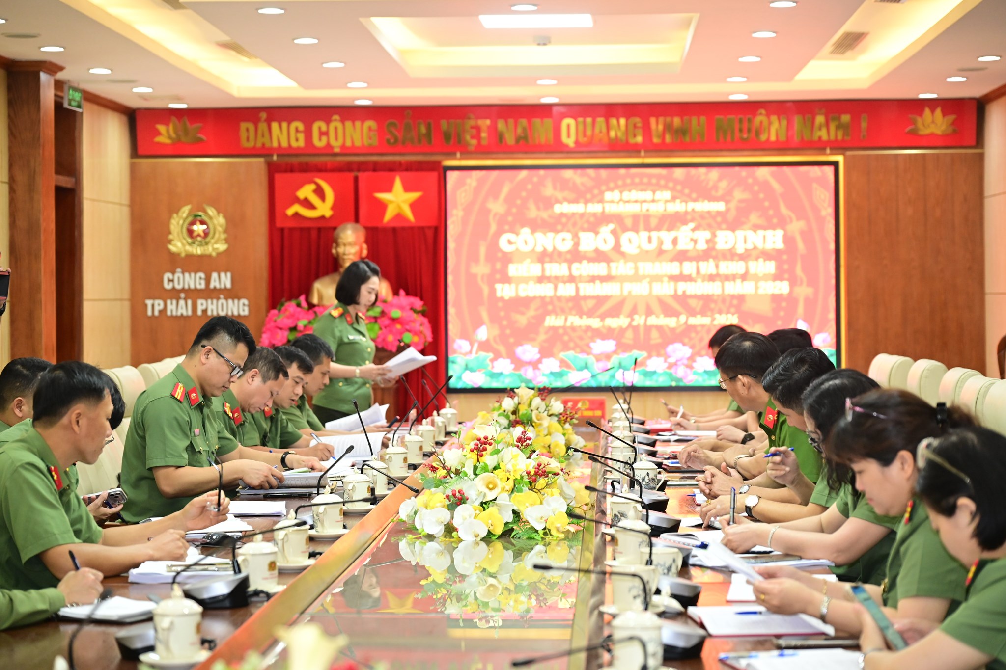 Cục Trang bị và kho vận, Bộ Công an làm việc với Công an Hải Phòng về công tác trang bị, kho vận năm 2026