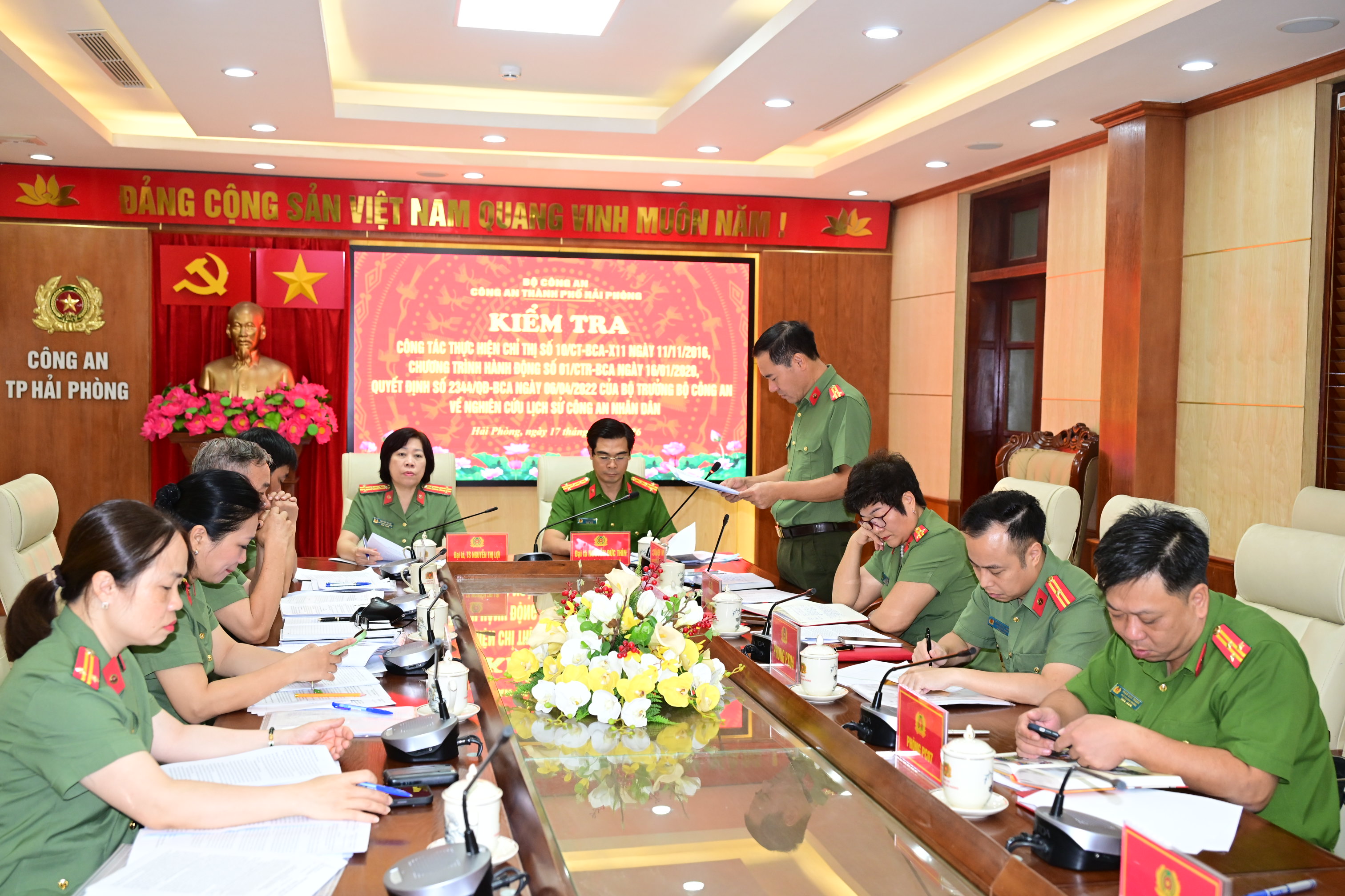 Đoàn kiểm tra Bộ Công an kiểm tra việc thực hiện Chỉ thị số 10 tại Công an thành phố Hải Phòng