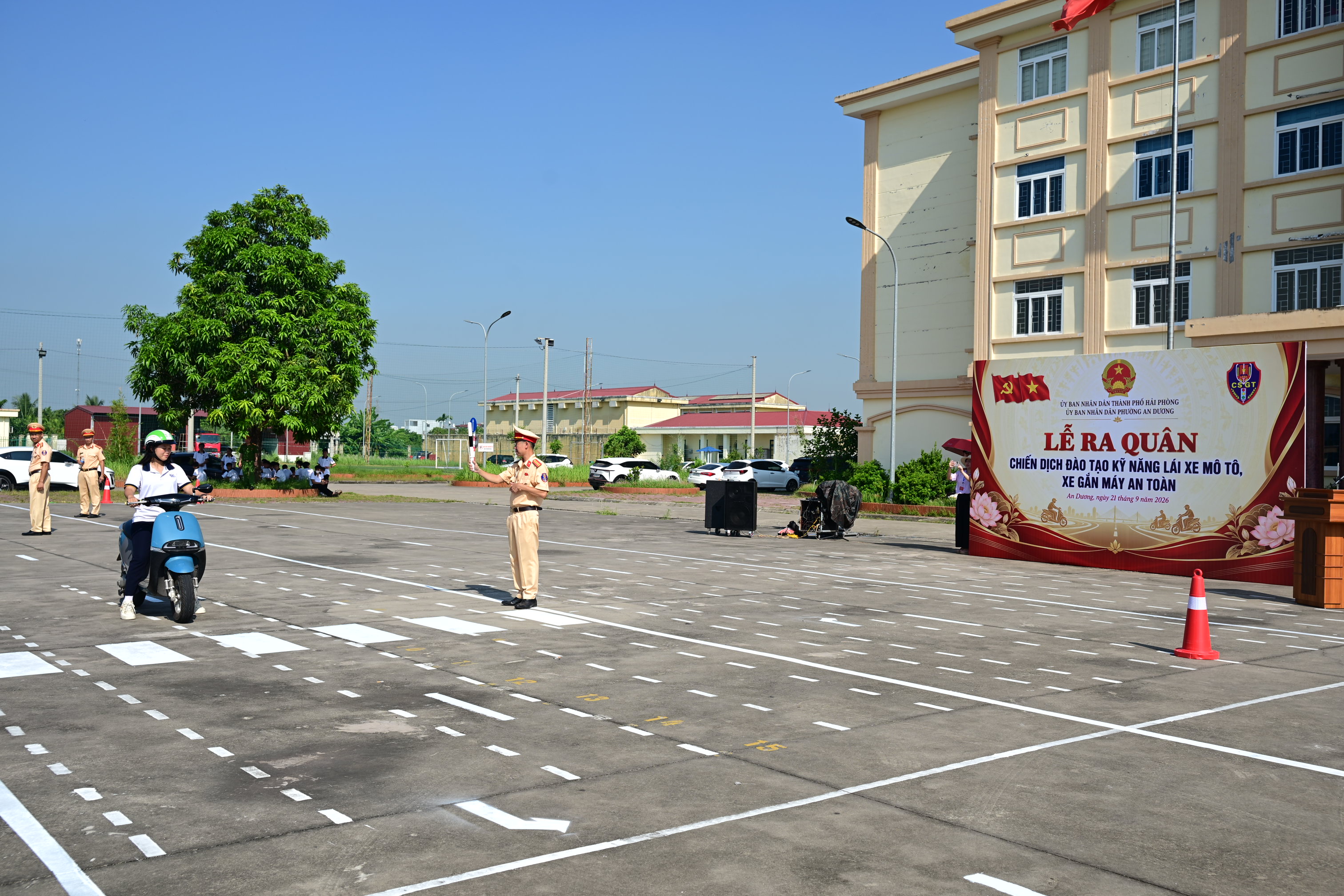 Hải Phòng - Đồng loạt ra quân triển khai “Chiến dịch đào tạo kỹ năng lái xe mô tô, xe gắn máy an toàn” trên địa bàn thành phố.